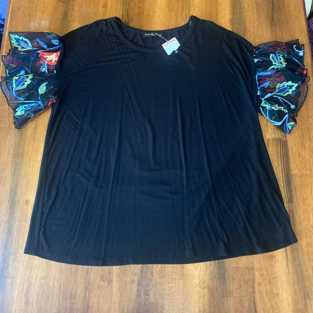 Kim & Cami NWT Top 1X Black with Colorful Embroidered Floral Ruffle Sleeves